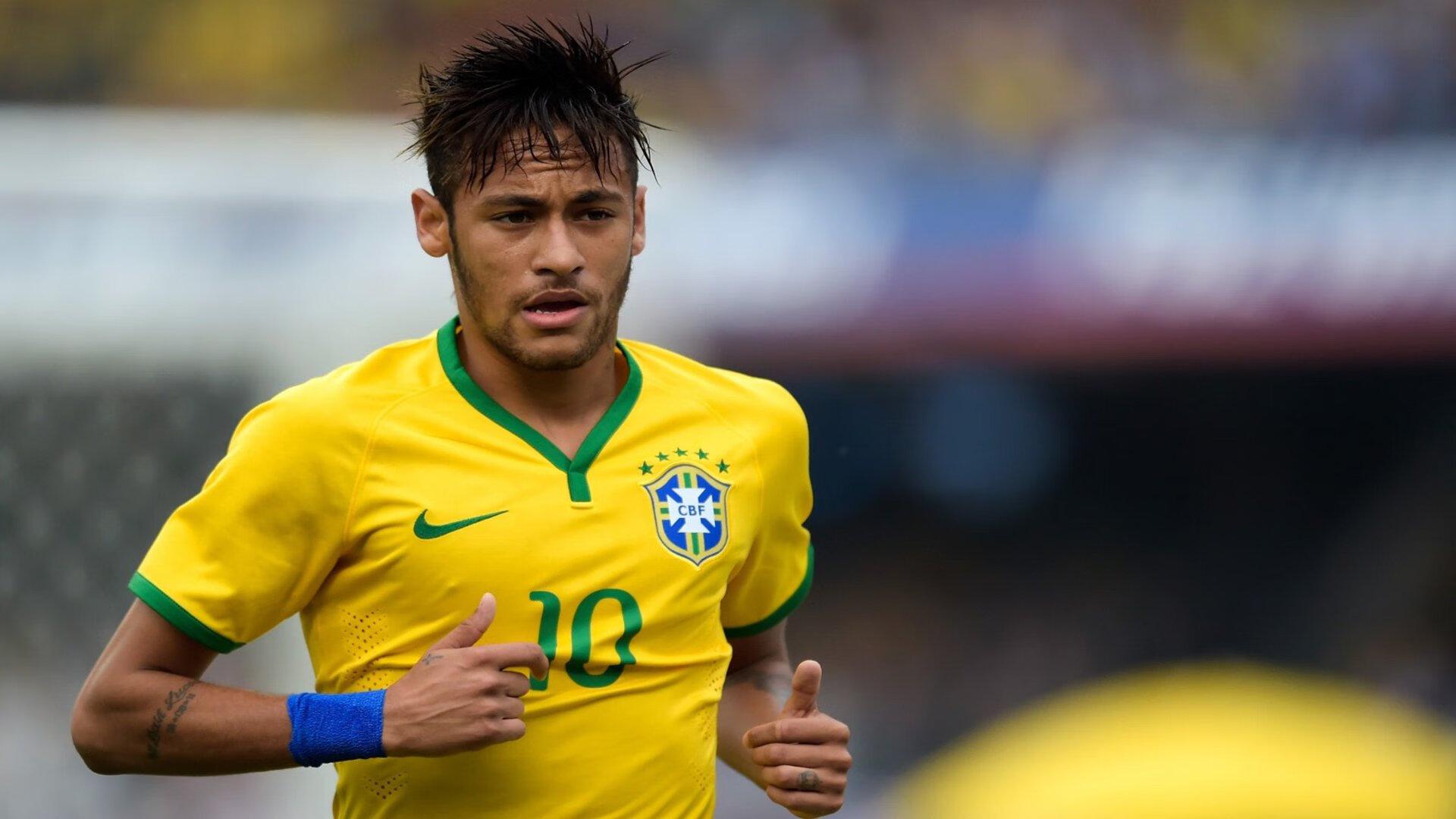 全国田径锦标赛接力赛激情上演 多支队伍刷新纪录